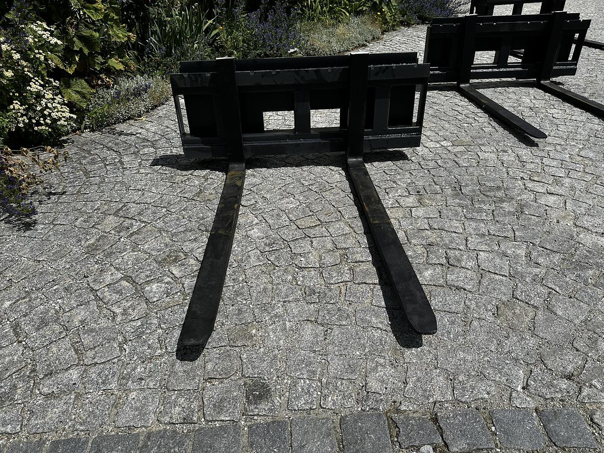 2025 BIG Palettengabel mit Bobcat 114cm Aufnahme