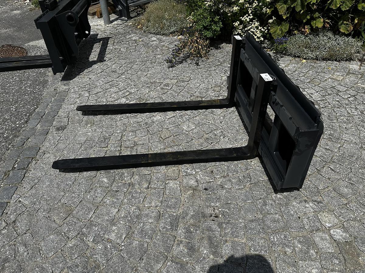 2025 BIG Palettengabel mit Bobcat 114cm Aufnahme