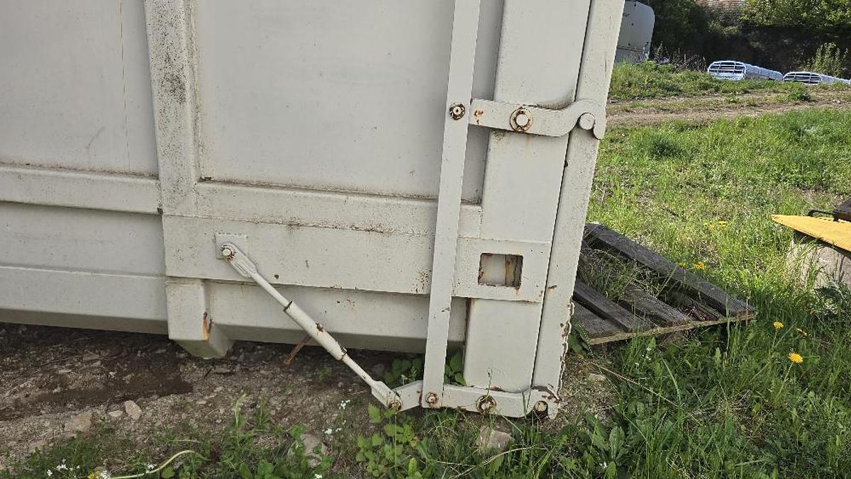 Gebraucht BIG Hakenliftcontainer mit 5000 l Tank