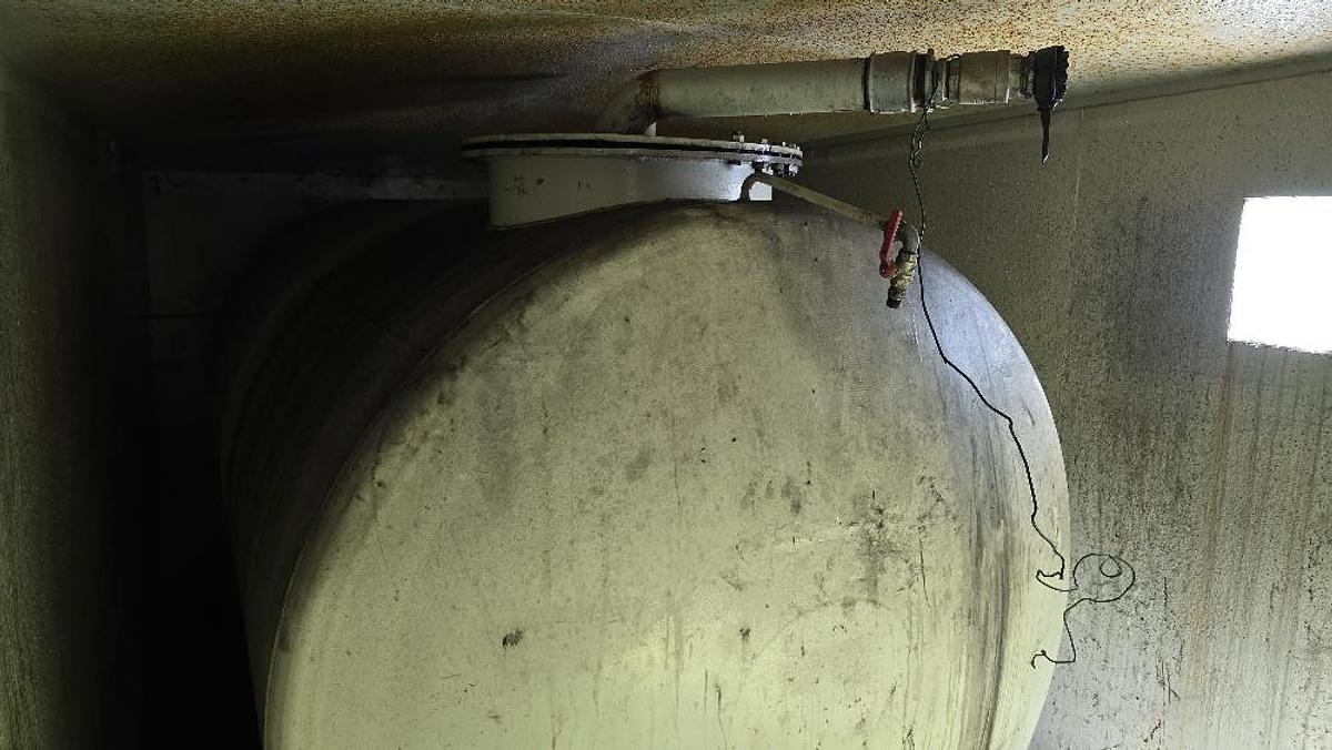 Gebraucht BIG Hakenliftcontainer mit 5000 l Tank