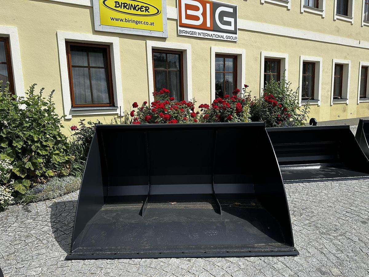 2025 BIG Volumenschaufel 200cm mit Liebherr 509Aufnahme