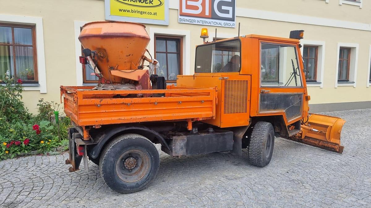 Gebraucht 1994 Boki HY1350 Kommunalfahrzeug mit Schneepflug und Sand / Salzstreuer