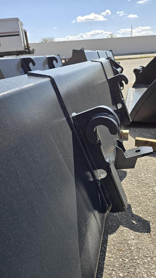 BIG SUN Schwergutschaufel 240 cm mit Merlo ZM2 Aufnahme