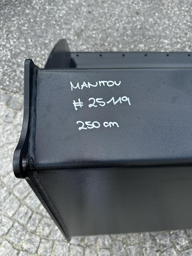 2025 BIG Volumenschaufel 250cm mit Manitou Aufnahme