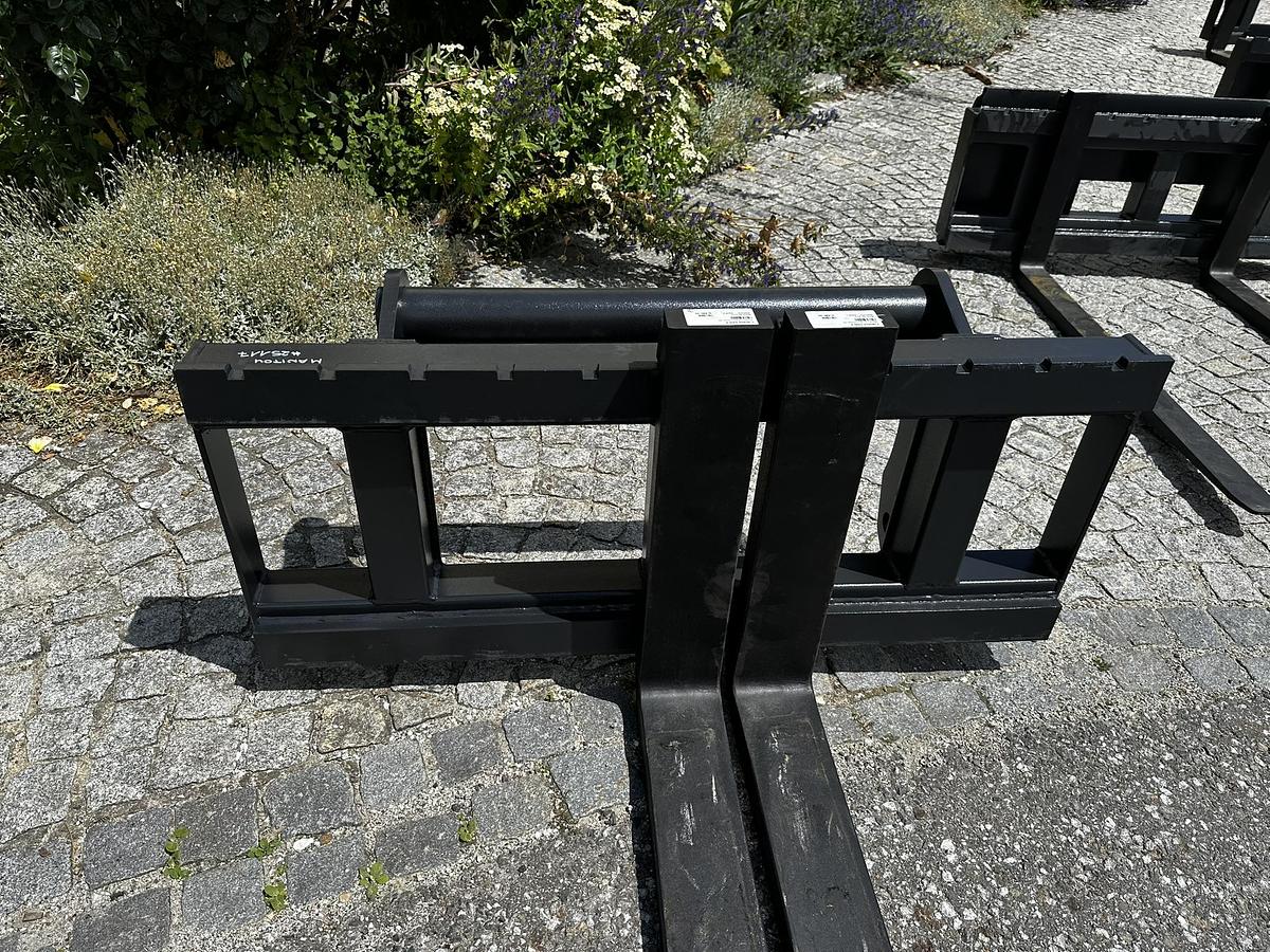 2025 BIG Palettengabel mit Manitou Aufnahme