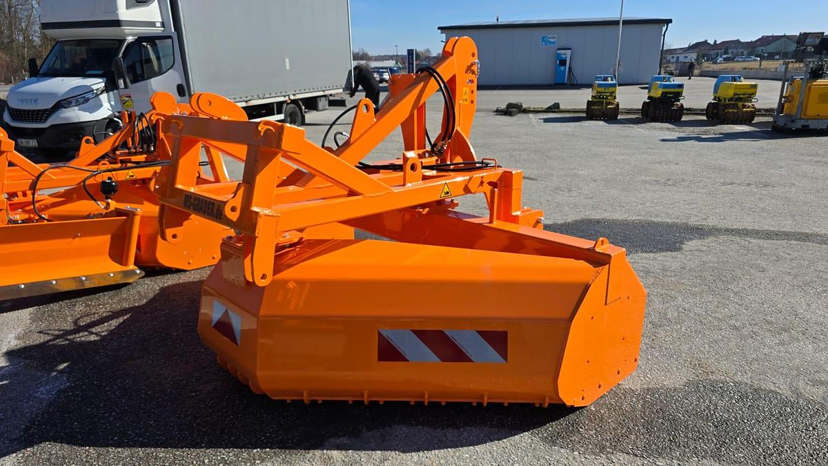 MS Grader 250 K BULL