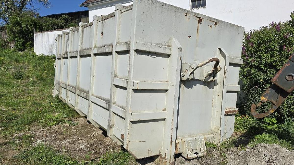 Gebraucht BIG Hakenliftcontainer mit 5000 l Tank