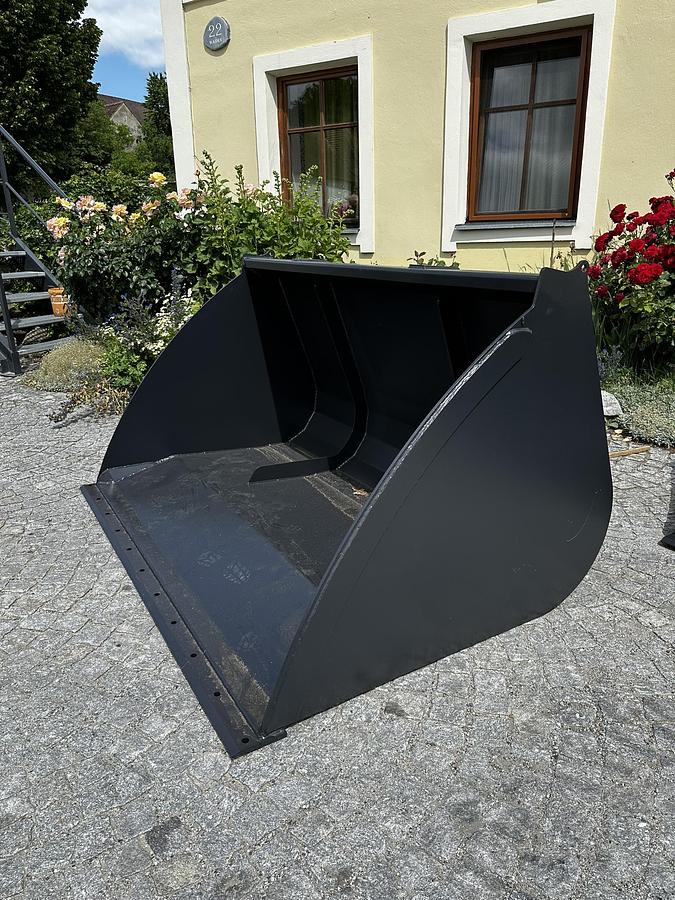 2025 BIG Volumenschaufel 200cm mit Liebherr 509Aufnahme