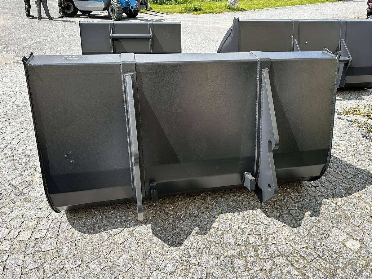 2025 BIG Volumenschaufel 200cm mit Liebherr 509Aufnahme