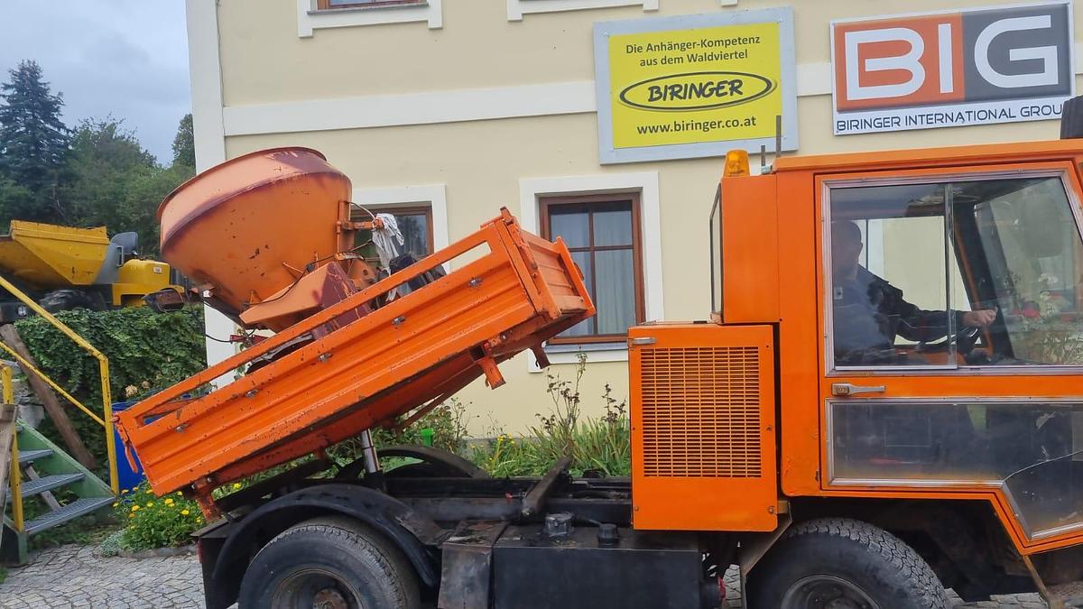 Gebraucht 1994 Boki HY1350 Kommunalfahrzeug mit Schneepflug und Sand / Salzstreuer