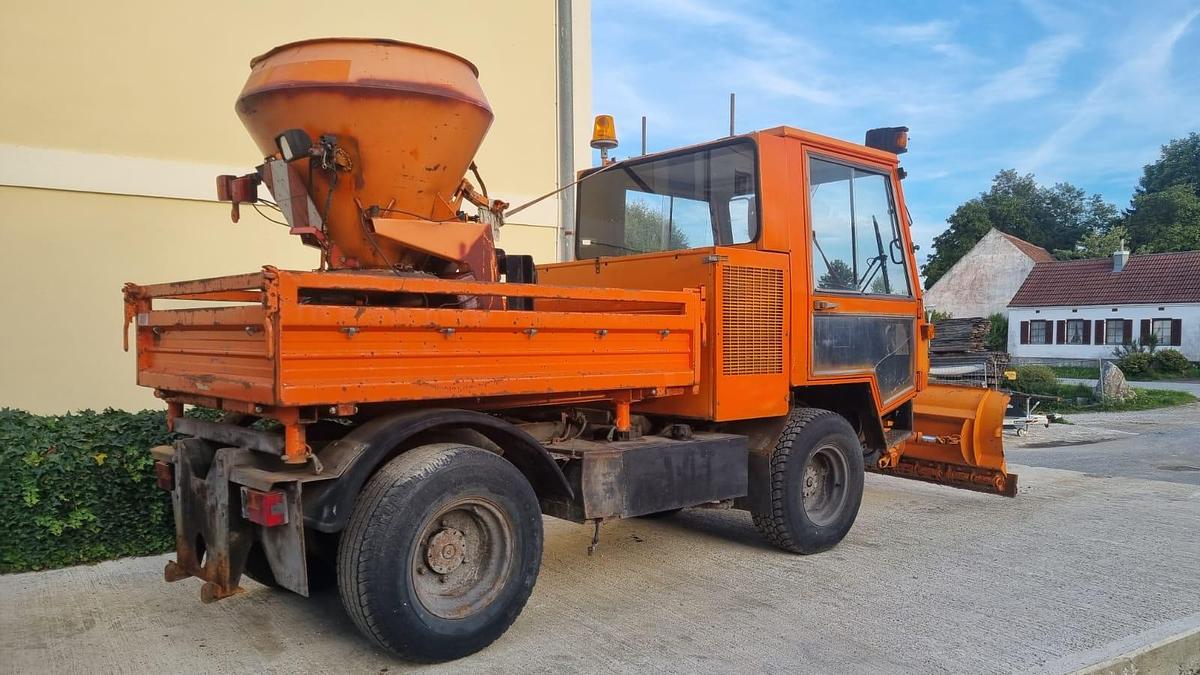 Gebraucht 1994 Boki HY1350 Kommunalfahrzeug mit Schneepflug und Sand / Salzstreuer