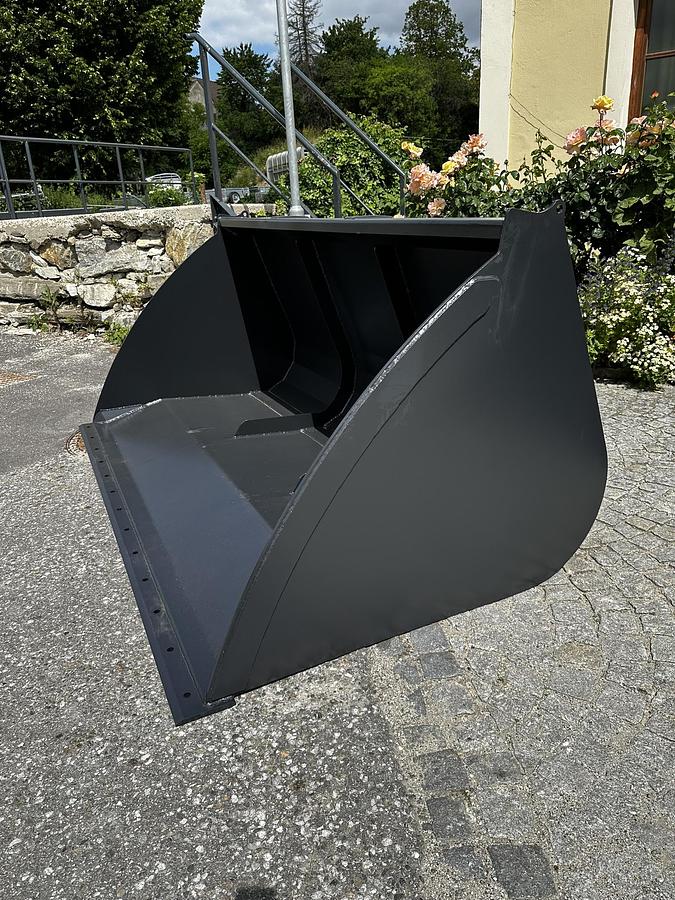 2025 BIG Volumenschaufel 250cm mit Manitou Aufnahme