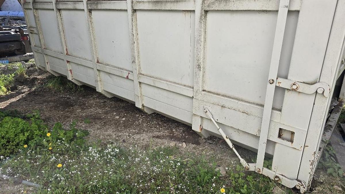 Gebraucht BIG Hakenliftcontainer mit 5000 l Tank