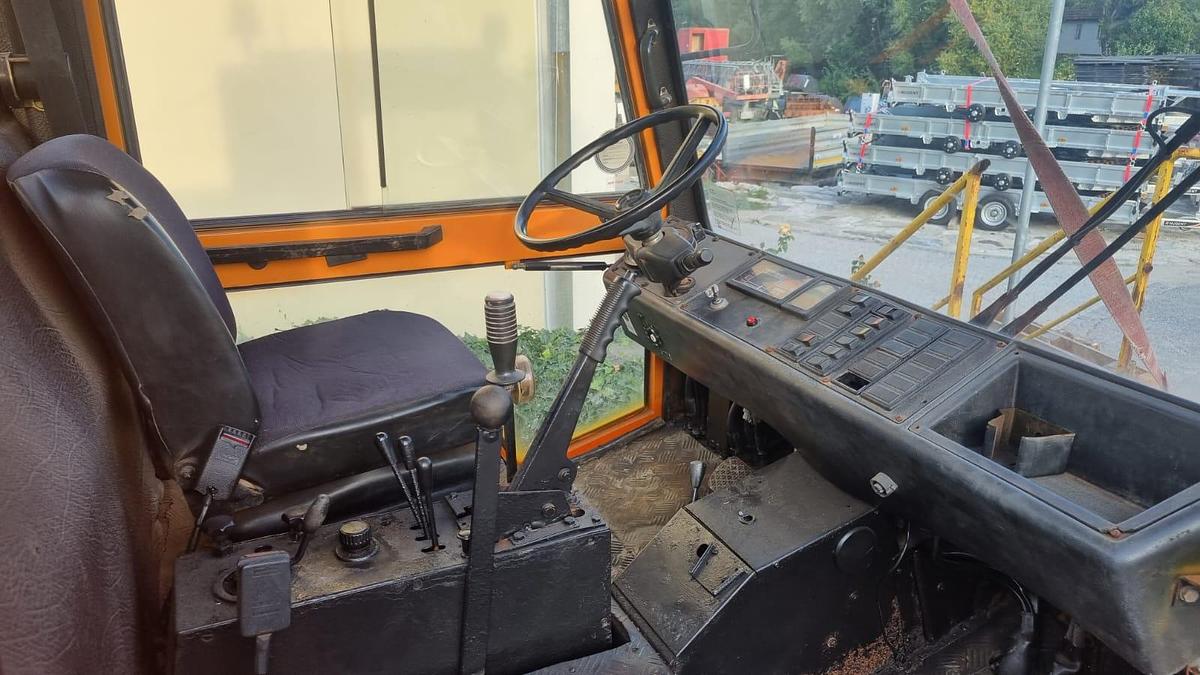 Gebraucht 1994 Boki HY1350 Kommunalfahrzeug mit Schneepflug und Sand / Salzstreuer