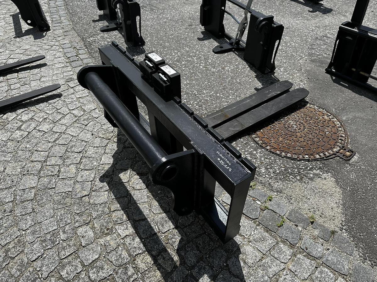 2025 BIG Palettengabel mit Manitou Aufnahme