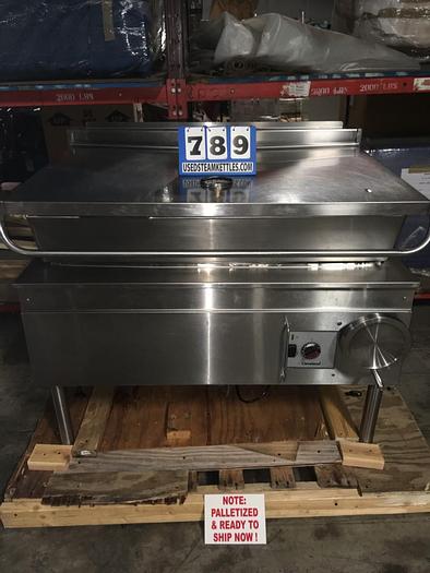 Used CLEVELAND RANGE DURA-PAN #SGL-40-TR 40 GAL. NAT. GAS TILTING BRAISING PAN/SKILLET (#789)
