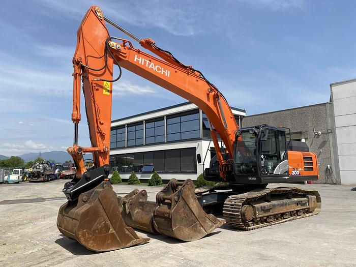 Usato 2016 HITACHI ZX300LCN-6