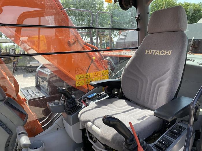 Usato 2016 HITACHI ZX300LCN-6