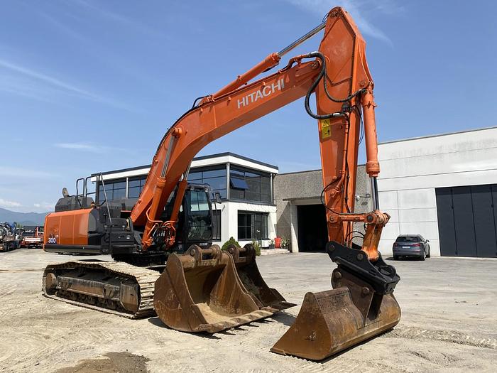 Usato 2016 HITACHI ZX300LCN-6