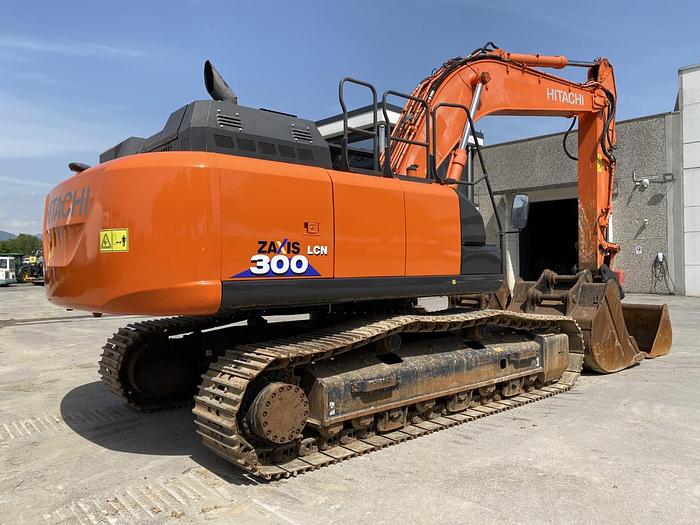 Usato 2016 HITACHI ZX300LCN-6