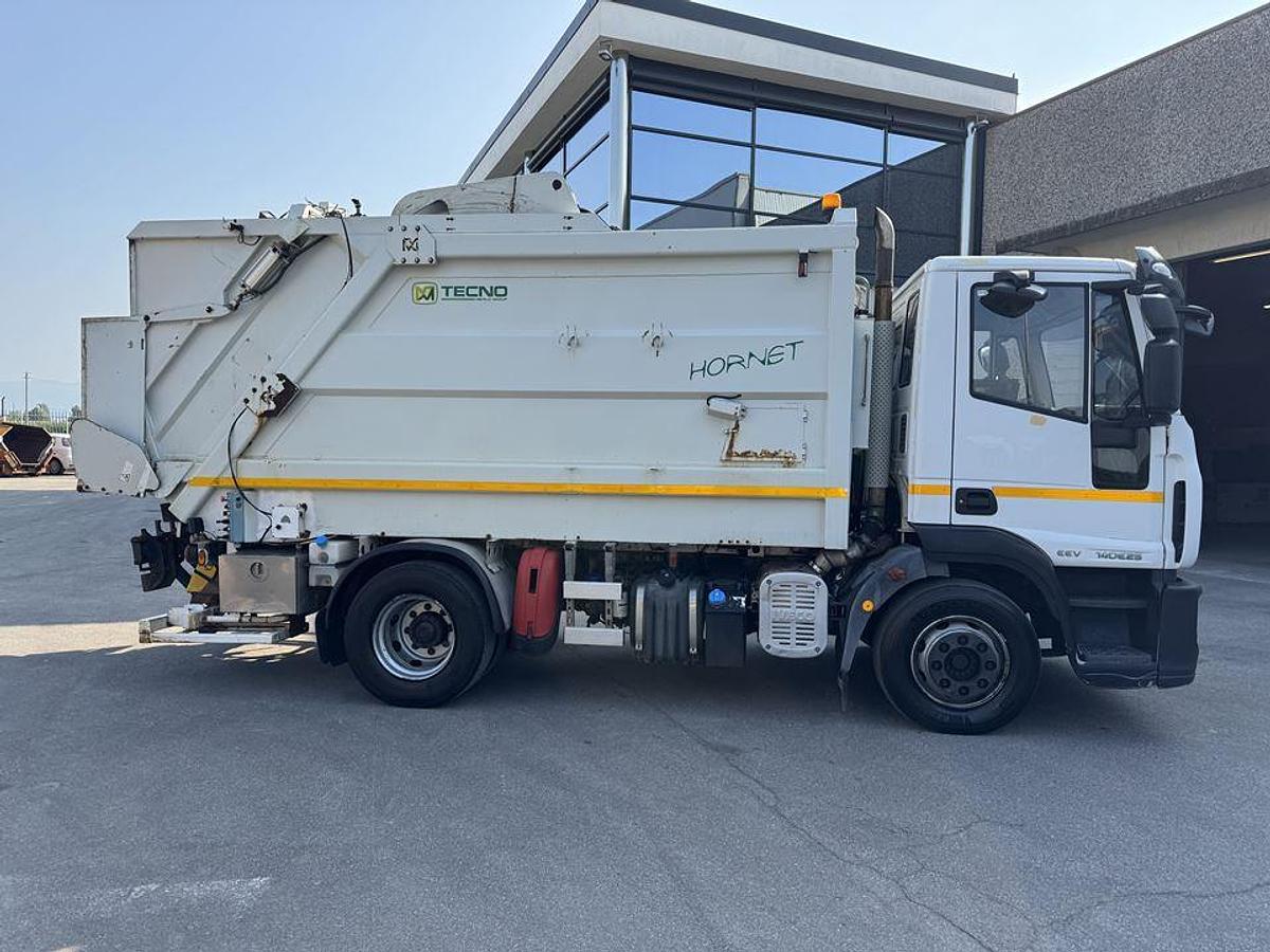 Usato 2012 iveco EUROCARGO 140 E 25 COMPATTATORE