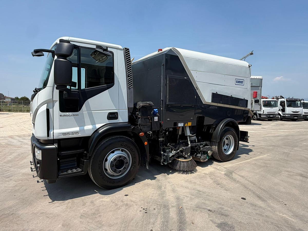 Usato 2016 iveco  EUROCARCO 150 210 SPAZZATRICE