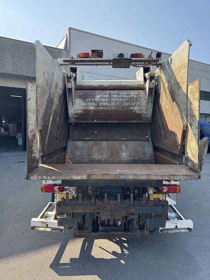 Usato 2012 iveco EUROCARGO 140 E 25 COMPATTATORE