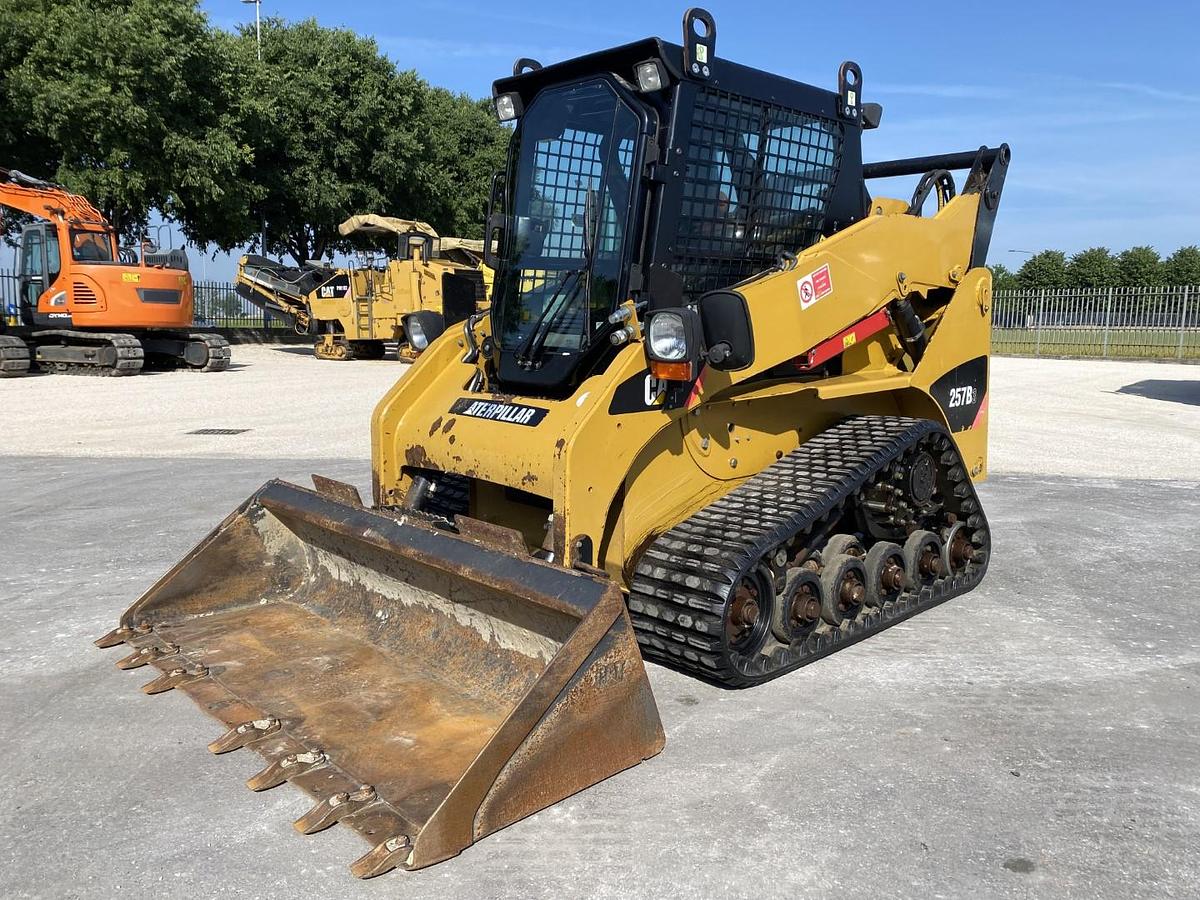 Usato 2010 CATERPILLAR 275B3