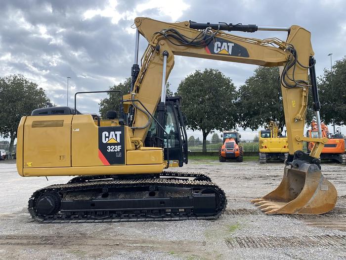Usato 2017 CATERPILLAR 323 FLN