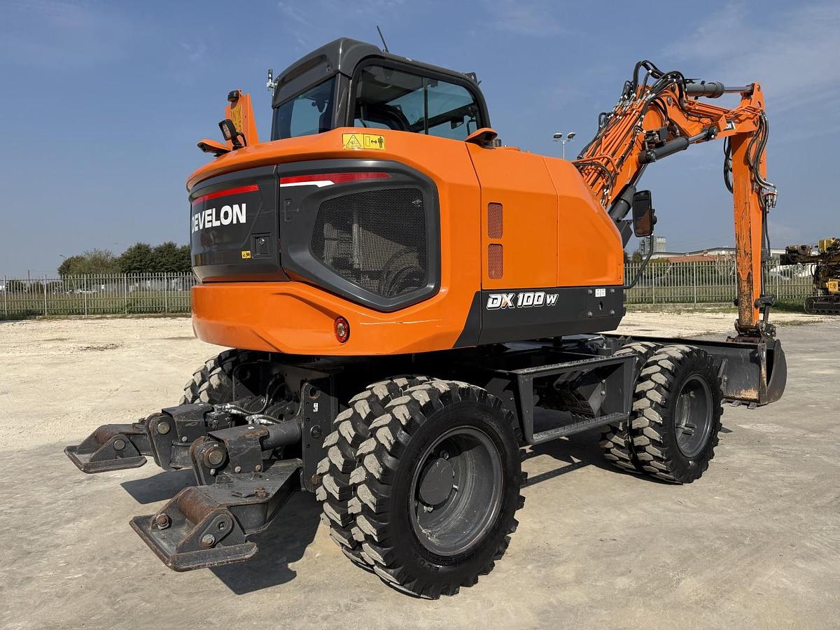Usato 2023 DEVELON DX100W-7