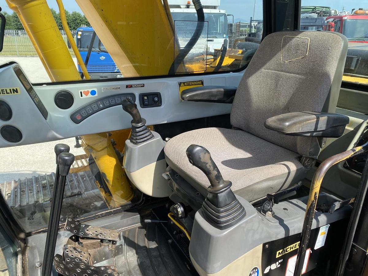 Usato 2002 JCB JS 130