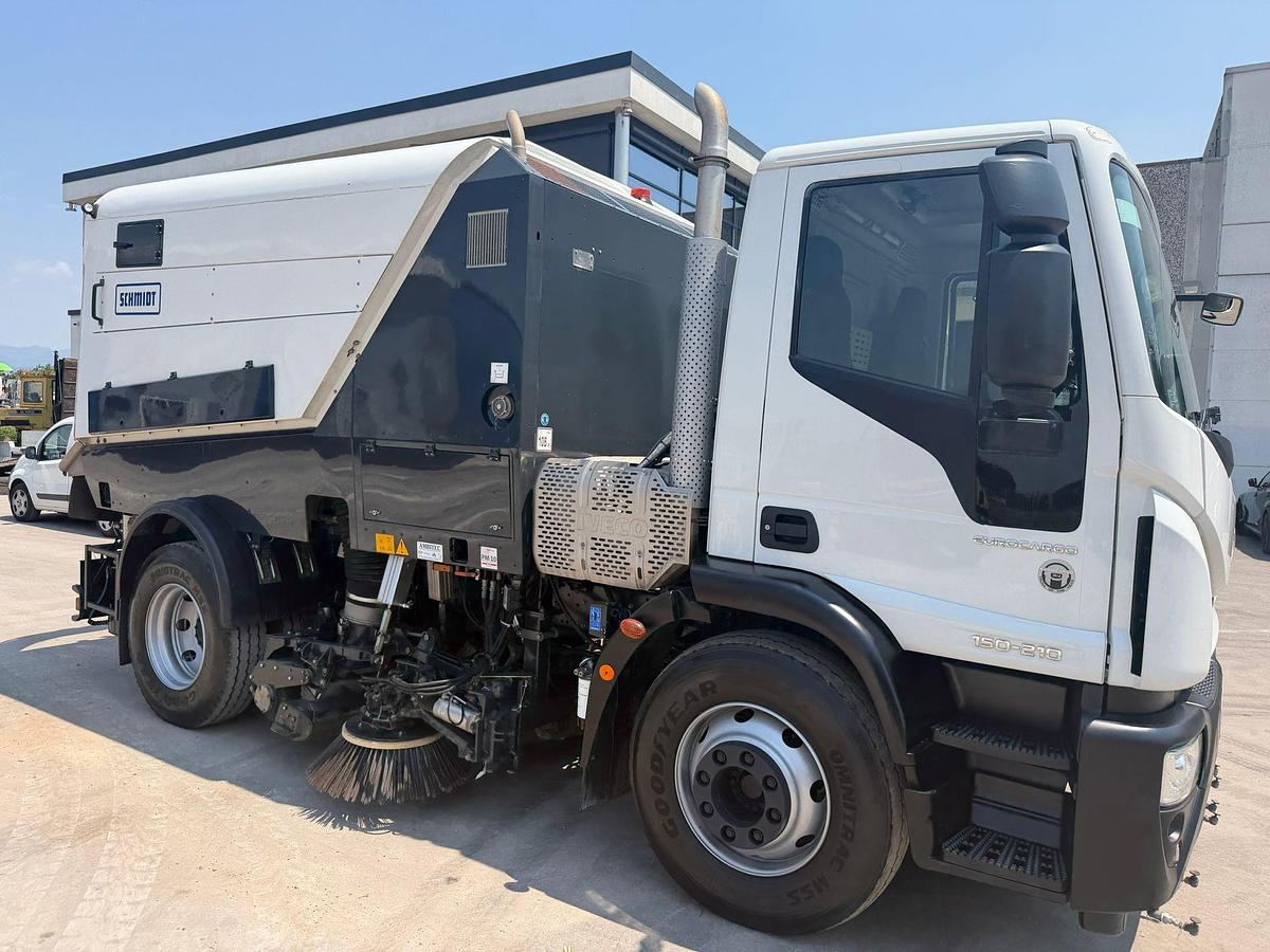 Usato 2016 iveco  EUROCARCO 150 210 SPAZZATRICE