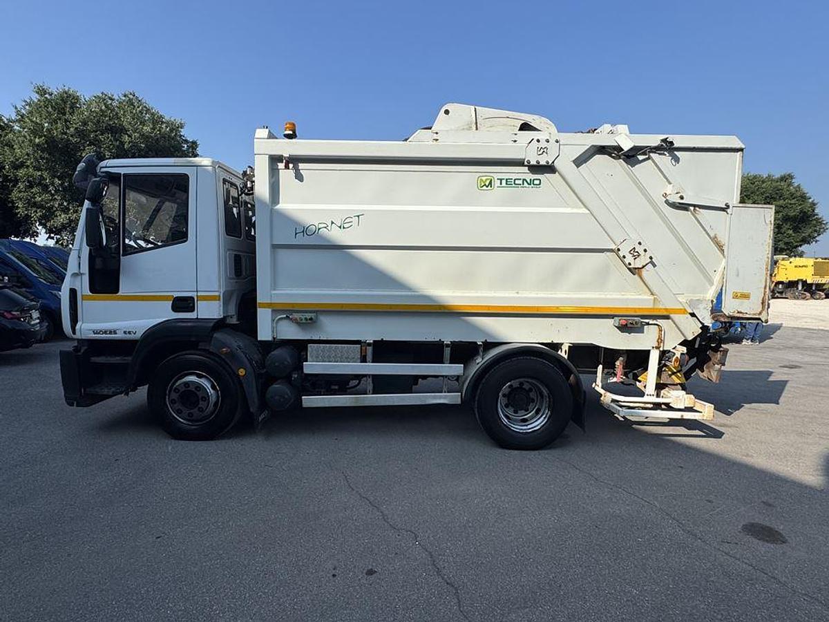 Usato 2012 iveco EUROCARGO 140 E 25 COMPATTATORE