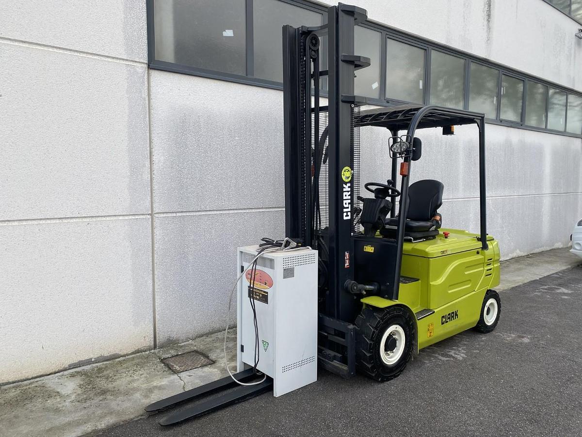 Usato 2022 CLARK GEX 25