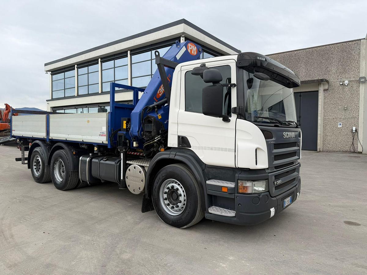 Usato 2011 SCANIA P 320 CON GRU PM 36024