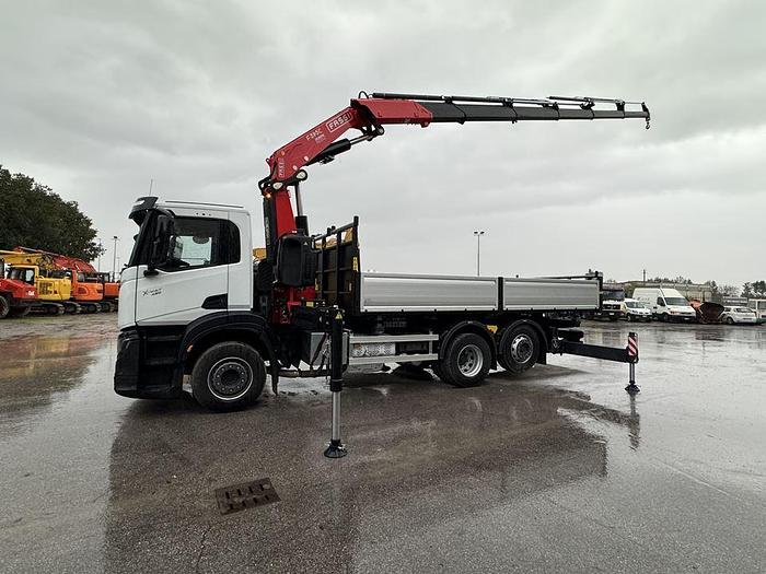 Usato 2024 IVECO X-WAY 420 RIBALTABILE TRILATERALE CON GRU