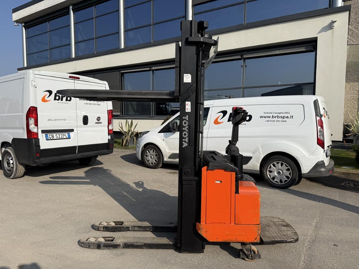 Usato 2002 TOYOTA SLL16