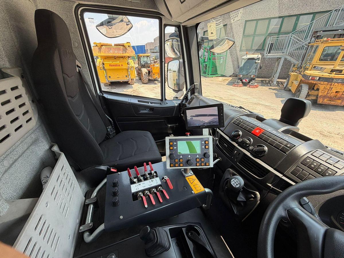 Usato 2016 iveco  EUROCARCO 150 210 SPAZZATRICE
