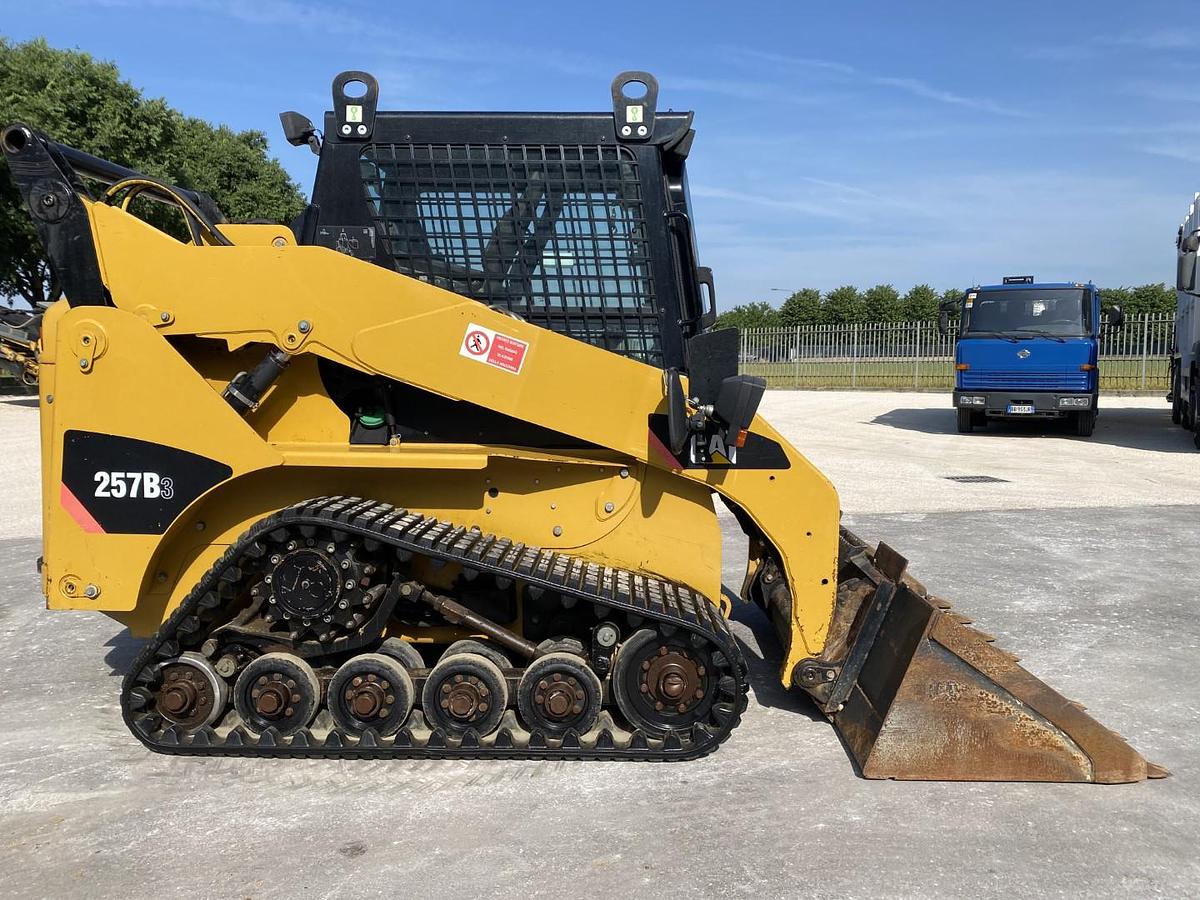 Usato 2010 CATERPILLAR 275B3