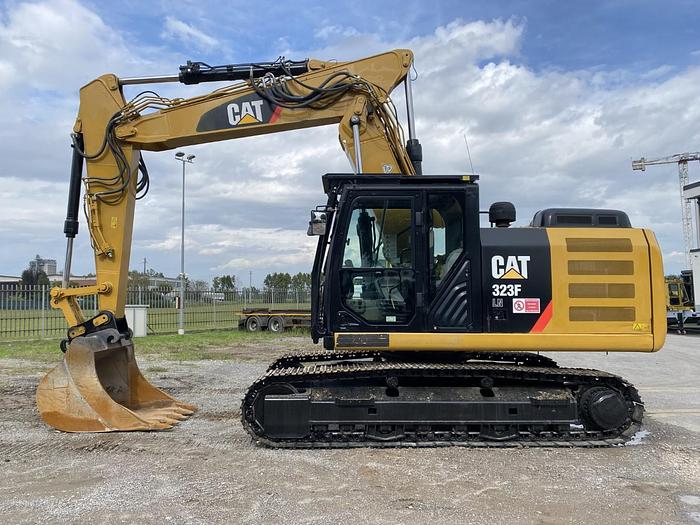 Usato 2017 CATERPILLAR 323 FLN