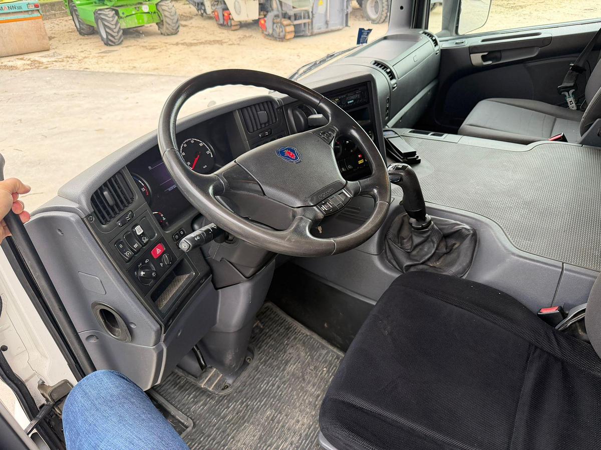 Usato 2011 SCANIA P 320 CON GRU PM 36024