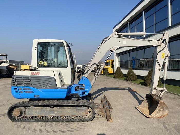 Usato 2008 TAKEUCHI TB 250