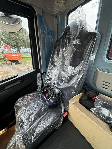 Usato 2024 IVECO X-WAY 420 RIBALTABILE TRILATERALE CON GRU