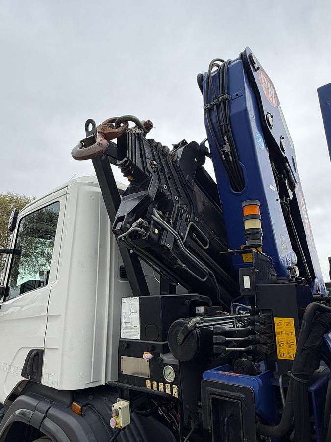 Usato 2011 SCANIA P 320 CON GRU PM 36024