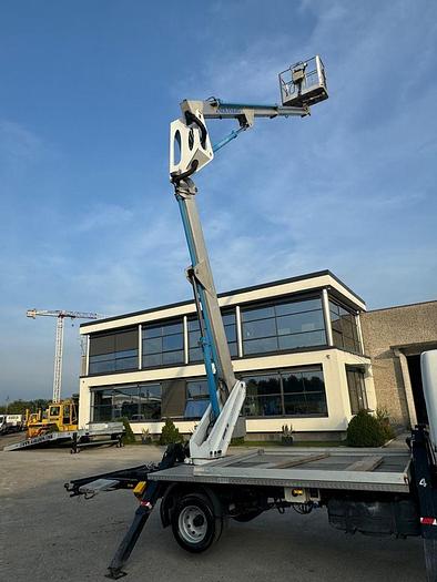 Usato 2001 NISSAN AUTOCARRO CABSTAR 35.11 CON PIATTAFORMA MULTITEL HX 195