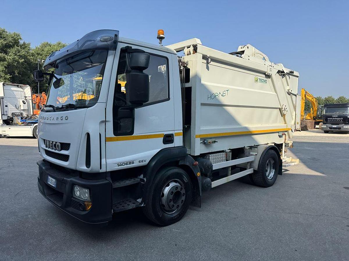 Usato 2012 iveco EUROCARGO 140 E 25 COMPATTATORE