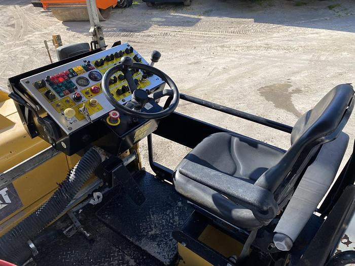 Usato 2011 CATERPILLAR AP 300