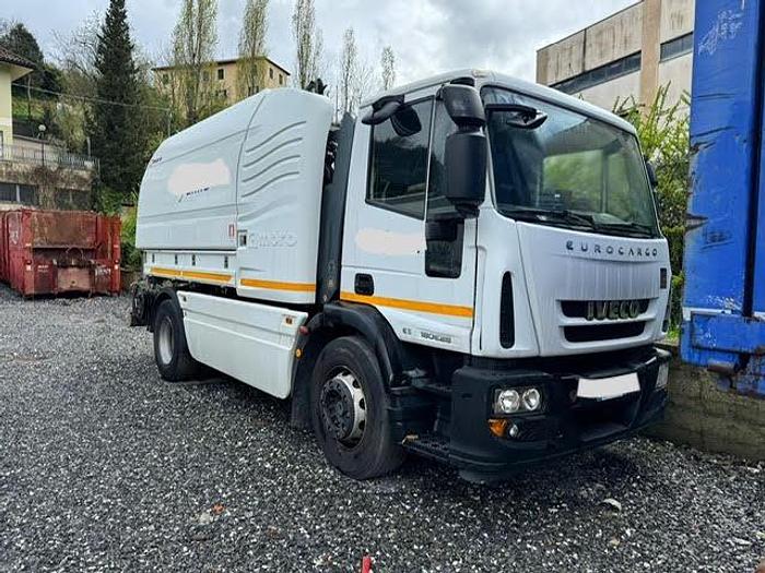 Usato 2011 IVECO  180 SPURGO MORO SPURGO