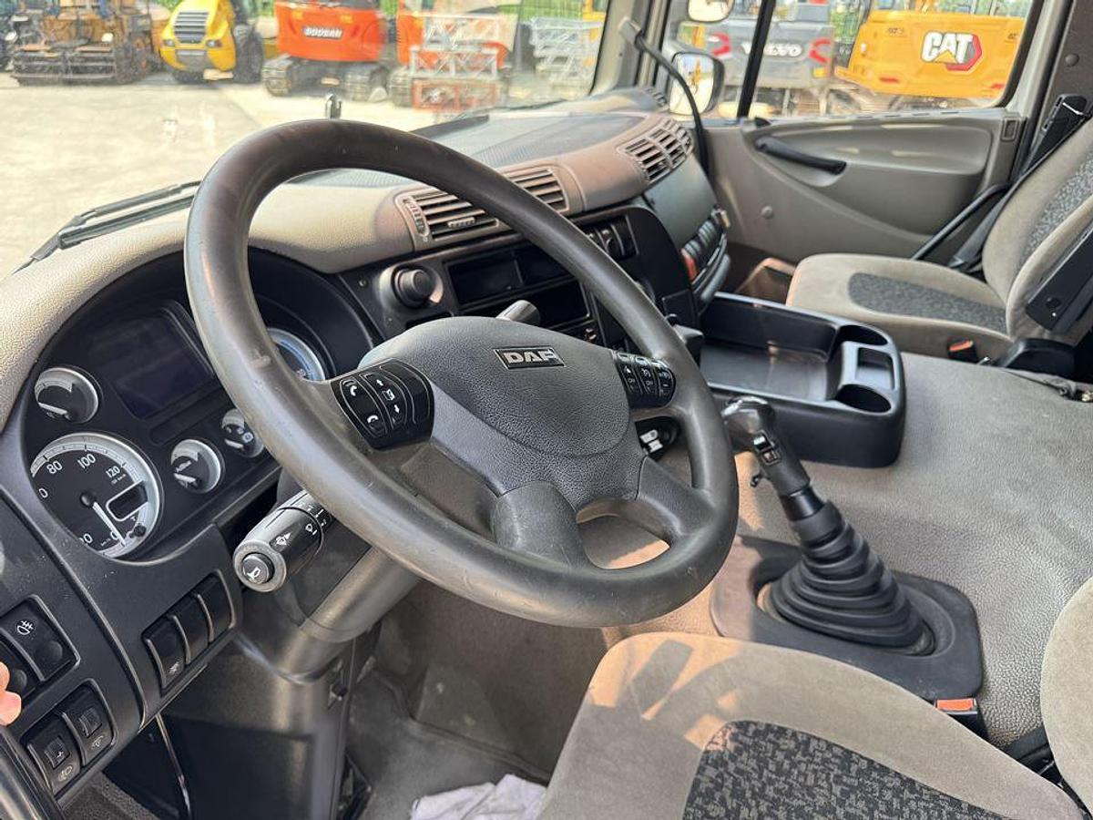 Usato 2009 DAF 460 CON GRU E RIMORCHIO