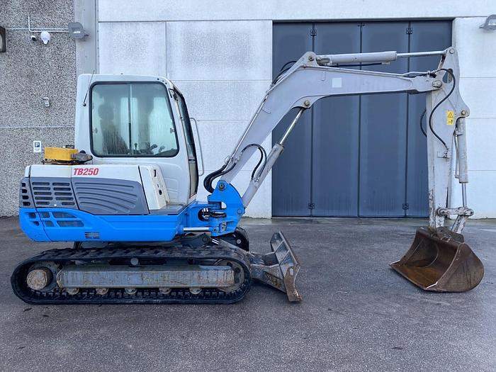 Usato 2008 TAKEUCHI TB 250
